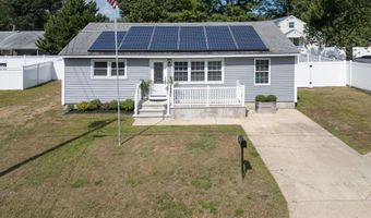 422 Maple Dr, Belford, NJ 07718