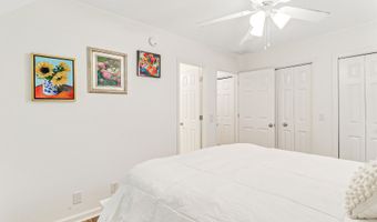 8 Dolphin Point Dr, Beaufort, SC 29907