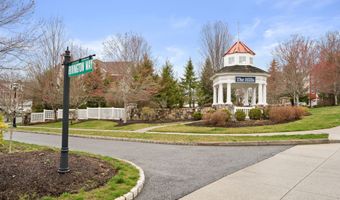 19 Mill Rd 19, Danbury, CT 06810