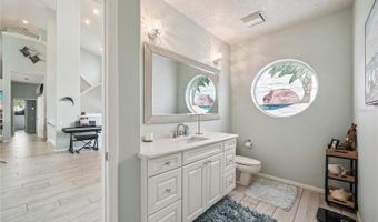 807 CHIPAWAY Dr, Apollo Beach, FL 33572