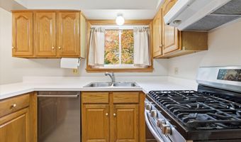 2825 Tuebingen Pkwy, Ann Arbor, MI 48105