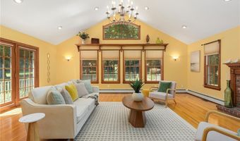 86 Wickham Rd, North Kingstown, RI 02852