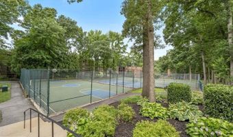 3322 WOODBURN VILLAGE Dr 13, Annandale, VA 22003
