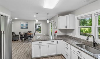 601 1st St E, Altoona, IA 50009