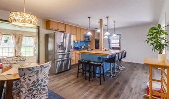 8474 Woolmarket Rd, Biloxi, MS 39532
