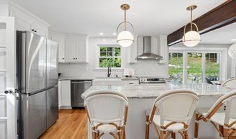 18 Hawk Dr, Bedford, NH 03110