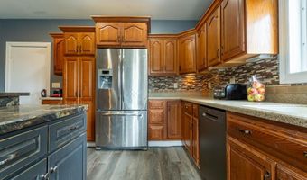 627 NE 6th, Dyersville, IA 52040