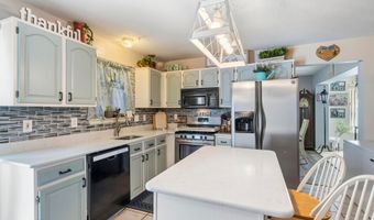 5 Brentwood Dr, Bayville, NJ 08721