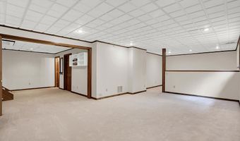 9015 Admirals Pointe Dr, Indianapolis, IN 46236