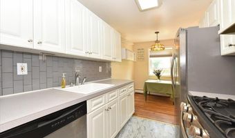 295 Merrick Rd 4A, Amityville, NY 11701