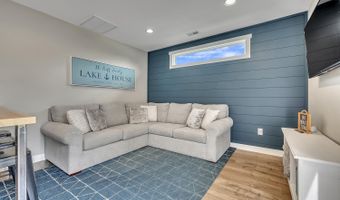41 Dewey St, Arnolds Park, IA 51331