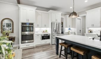 111 VILLAGE Cir, Anniston, AL 36207