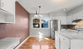 430 E GLENDALE Ave, Appleton, WI 54911