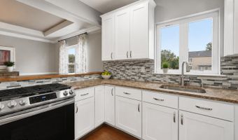 1 Prairie Ln, Bayville, NJ 08721