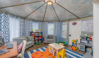 805 Farnum Pike, North Smithfield, RI 02896