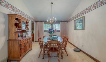 709 Oakhurst Dr, Amherst, OH 44001