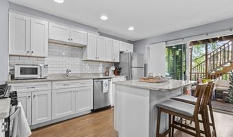 649 E 2nd 2, Boston, MA 02127