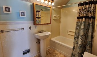 908 E 9th St, Atlantic, IA 50022