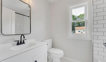 5 Mast Dr, Barnegat, NJ 08005