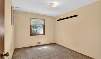 1103 S Darling Dr NW, Alexandria, MN 56308