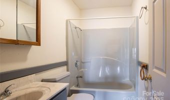 400 Three Dog Mountain Rd, Bakersville, NC 28705