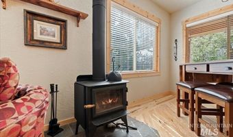 23 Waterline Ln, Cascade, ID 83611