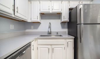 2221 S Huron Pkwy 2, Ann Arbor, MI 48104