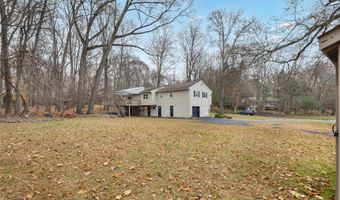 8 Apple Blossom Ct, Airmont, NY 10952