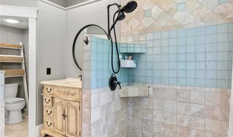 884 Village Brook Ct, Ballwin, MO 63021