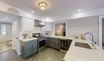 42 Wedgewood Dr, Danbury, CT 06811