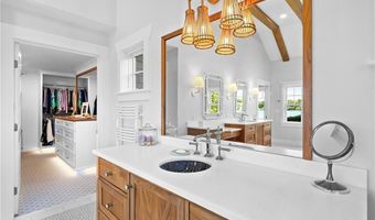 115 Beavertail Rd, Jamestown, RI 02835