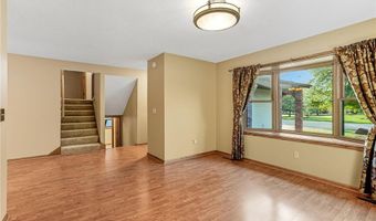 7454 Upper 24th St N, Oakdale, MN 55128