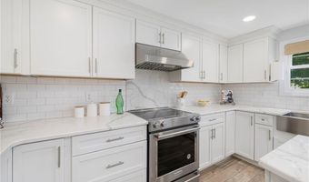 5 Lee Rd, Barrington, RI 02806