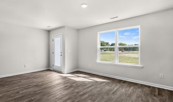 211 Maddox Dr, Aberdeen, NC 28315