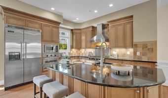 1818 POTOMAC GREENS Dr, Alexandria, VA 22314