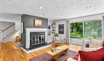 6 North Ln, Barrington, RI 02806