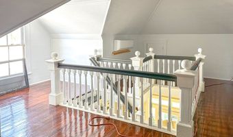 142 4th St, Apalachicola, FL 32320