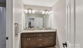 8 Apple Ln, Asheville, NC 28804