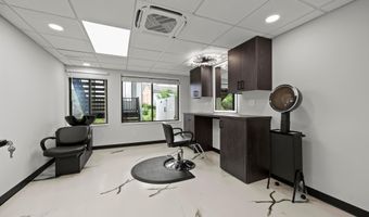 4588 Kenny Rd, Columbus, OH 43220
