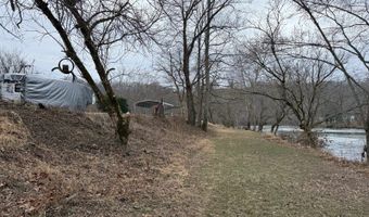 988 S Emerald Isle, Alderson, WV 24910