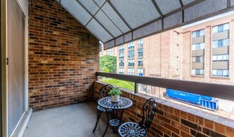 1763 S HAYES St 2, Arlington, VA 22202