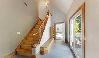 16 Hillside Rd, Cumberland, RI 02864