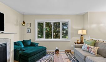 22 Collegeview Dr, Albany, NY 12211
