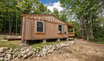 8 Magnolia Ln, Starks, ME 04911