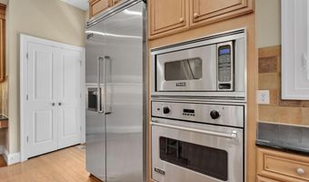1818 POTOMAC GREENS Dr, Alexandria, VA 22314