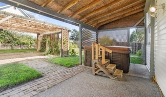 17305 BLUEBERRY Dr, Brookings, OR 97415