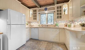 9734 Moore Dr, Cascade, ID 83611