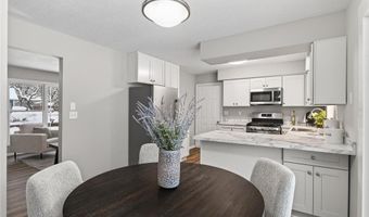 907 40th Ln, Anoka, MN 55303