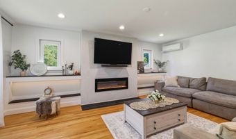 37 Cawley St, Bristol, CT 06010