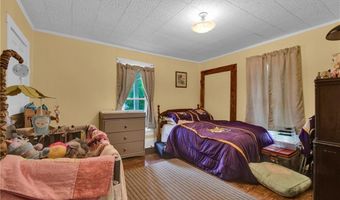 118 7th St, Baldwin City, KS 66006